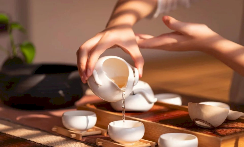 Du khách có thể mua trà về làm quà lưu niệm